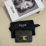 celine-10i583-card-holder-with-flap-triomphe-in-triomphe-canvas-tan-001-luxibags.ru