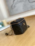 chanel-a68101-mini-vanity-with-chain-lambskin-gold-black-001-luxibags.ru